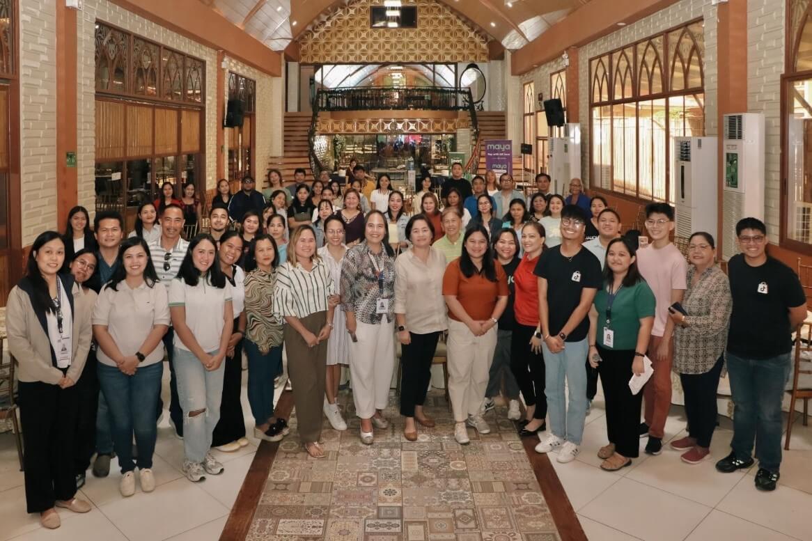 PLDT Enterprise and Smart empower Bohol MSMEs with digital skills on AI, e-commerce platforms