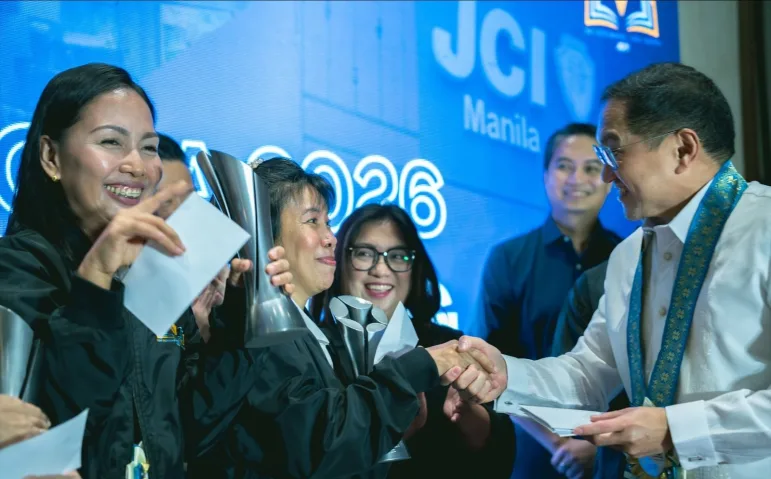 EastWest CEO Jerry Ngo and EastWest Rural Bank President Sheila Marasigan-Bajado congratulate the teacher-awardees